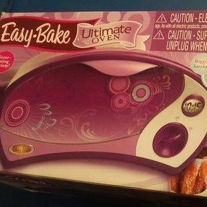Easy Bake Ultimate Oven and Easy Bake Microwave and Style Cake and Cookie Set